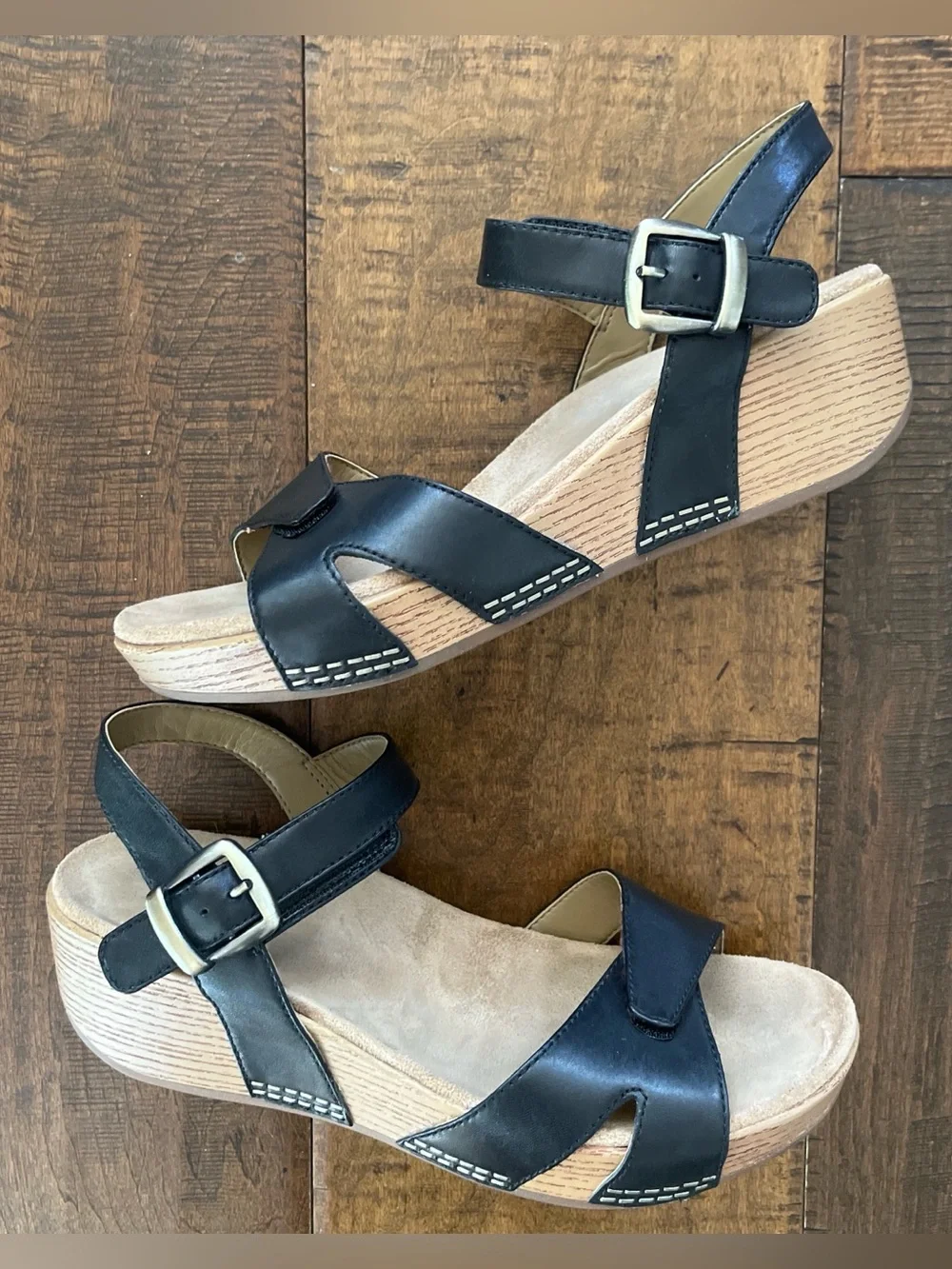 Dansko black leather wedge wood grain platform clog sandals with Velcro straps - Picture 1 of 7